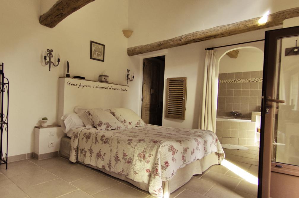 Bed and Breakfast L'Abri Du Poete Besse-sur-Issole Номер фото