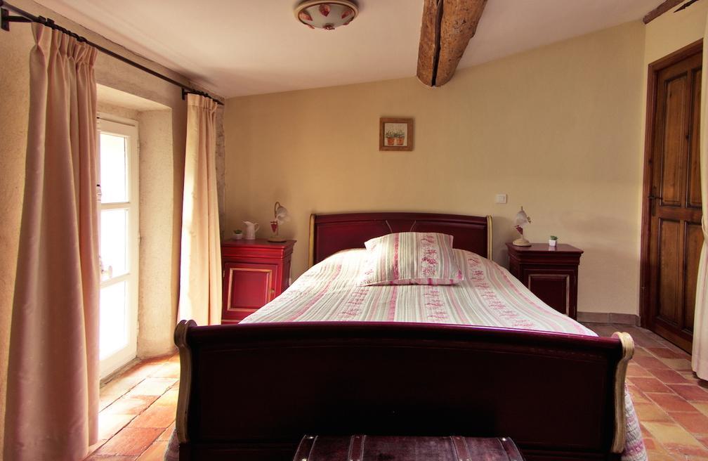 Bed and Breakfast L'Abri Du Poete Besse-sur-Issole Номер фото