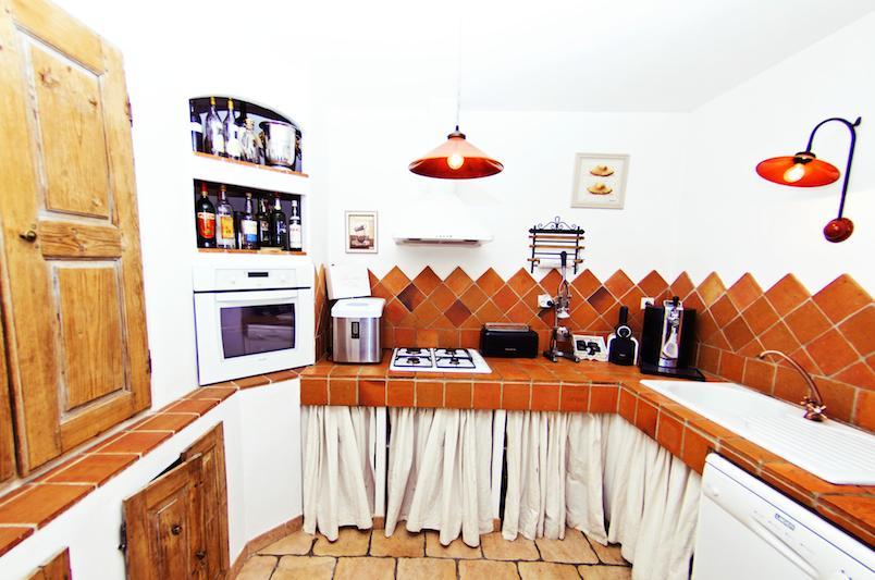 Bed and Breakfast L'Abri Du Poete Besse-sur-Issole Экстерьер фото