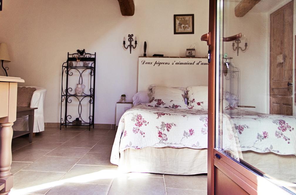 Bed and Breakfast L'Abri Du Poete Besse-sur-Issole Номер фото