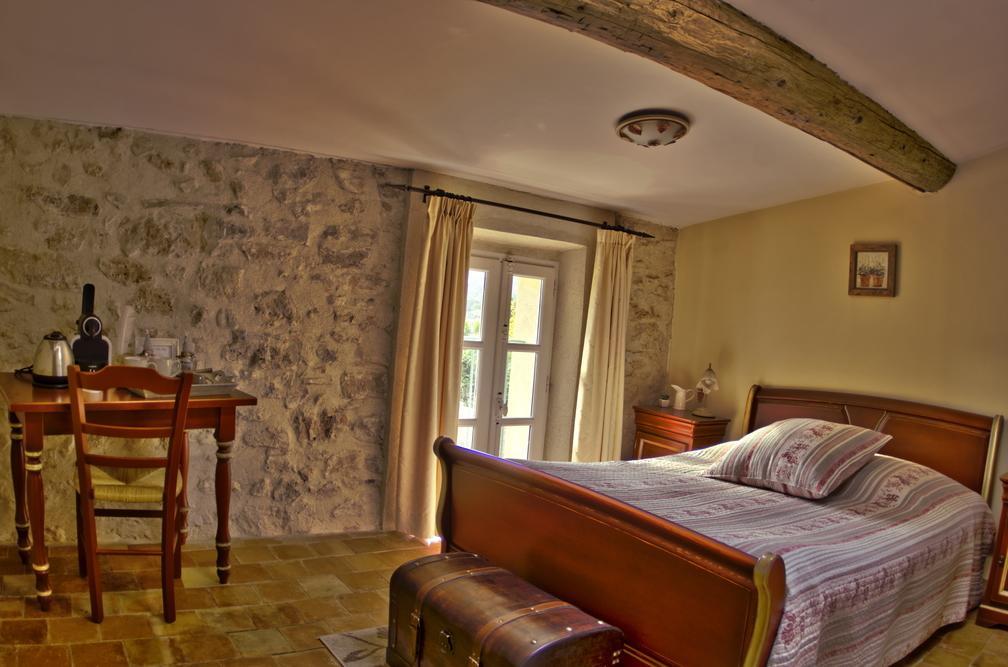 Bed and Breakfast L'Abri Du Poete Besse-sur-Issole Номер фото