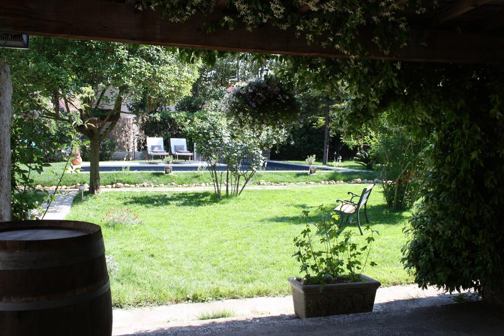 Bed and Breakfast L'Abri Du Poete Besse-sur-Issole Экстерьер фото