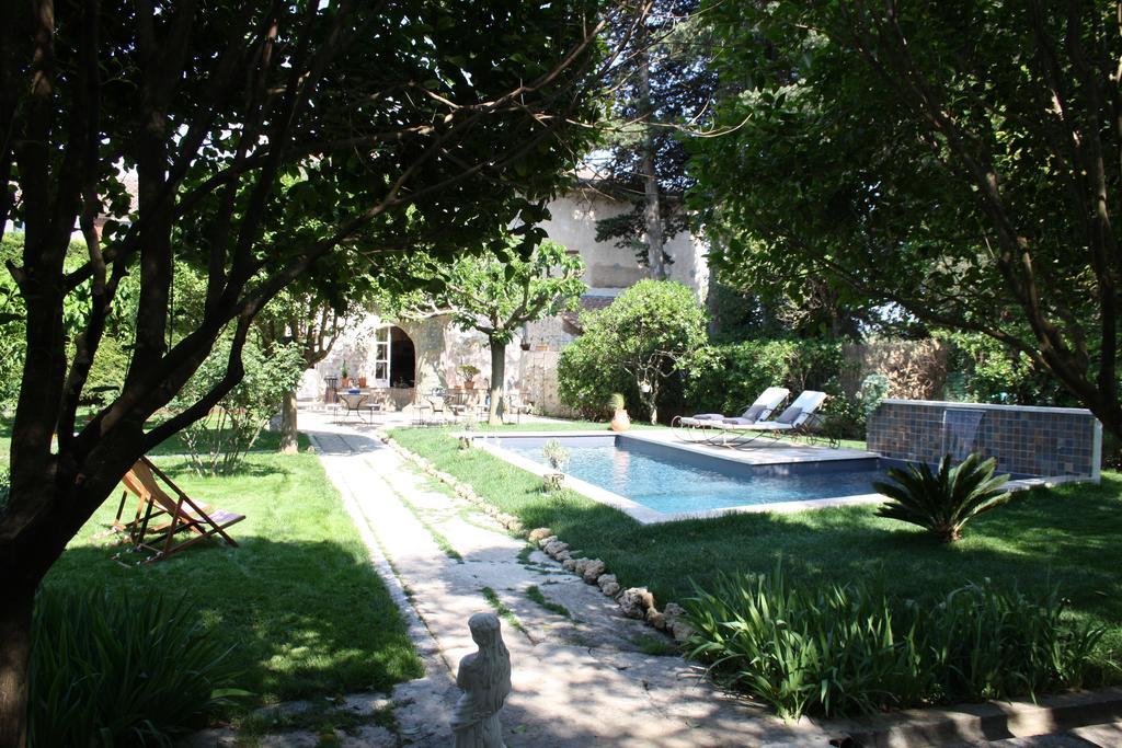 Bed and Breakfast L'Abri Du Poete Besse-sur-Issole Экстерьер фото