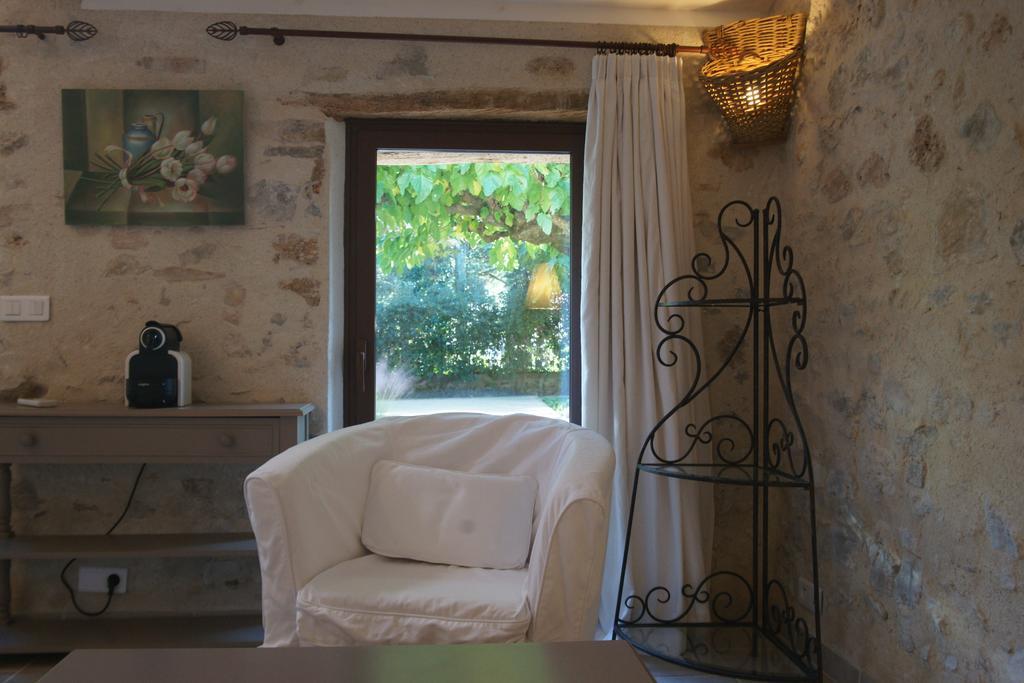 Bed and Breakfast L'Abri Du Poete Besse-sur-Issole Номер фото