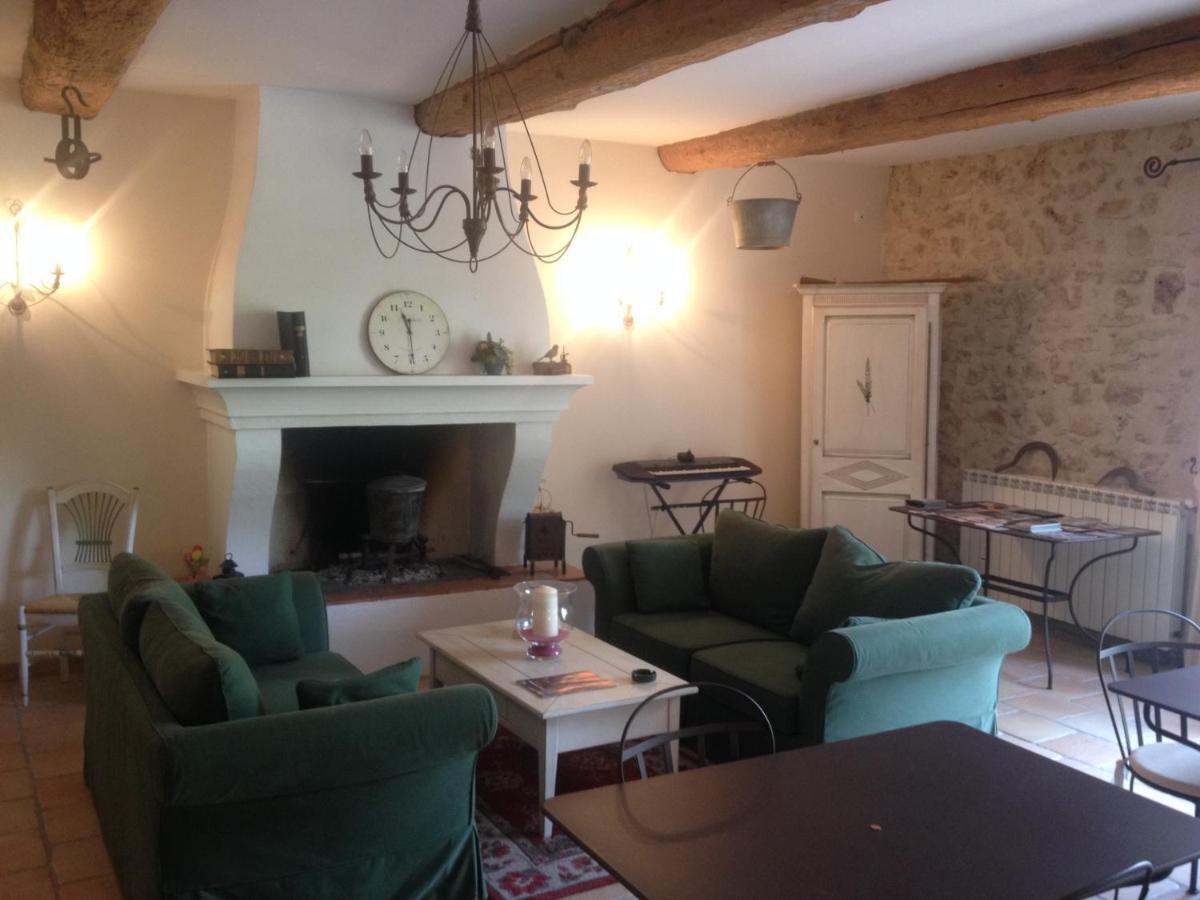 Bed and Breakfast L'Abri Du Poete Besse-sur-Issole Экстерьер фото